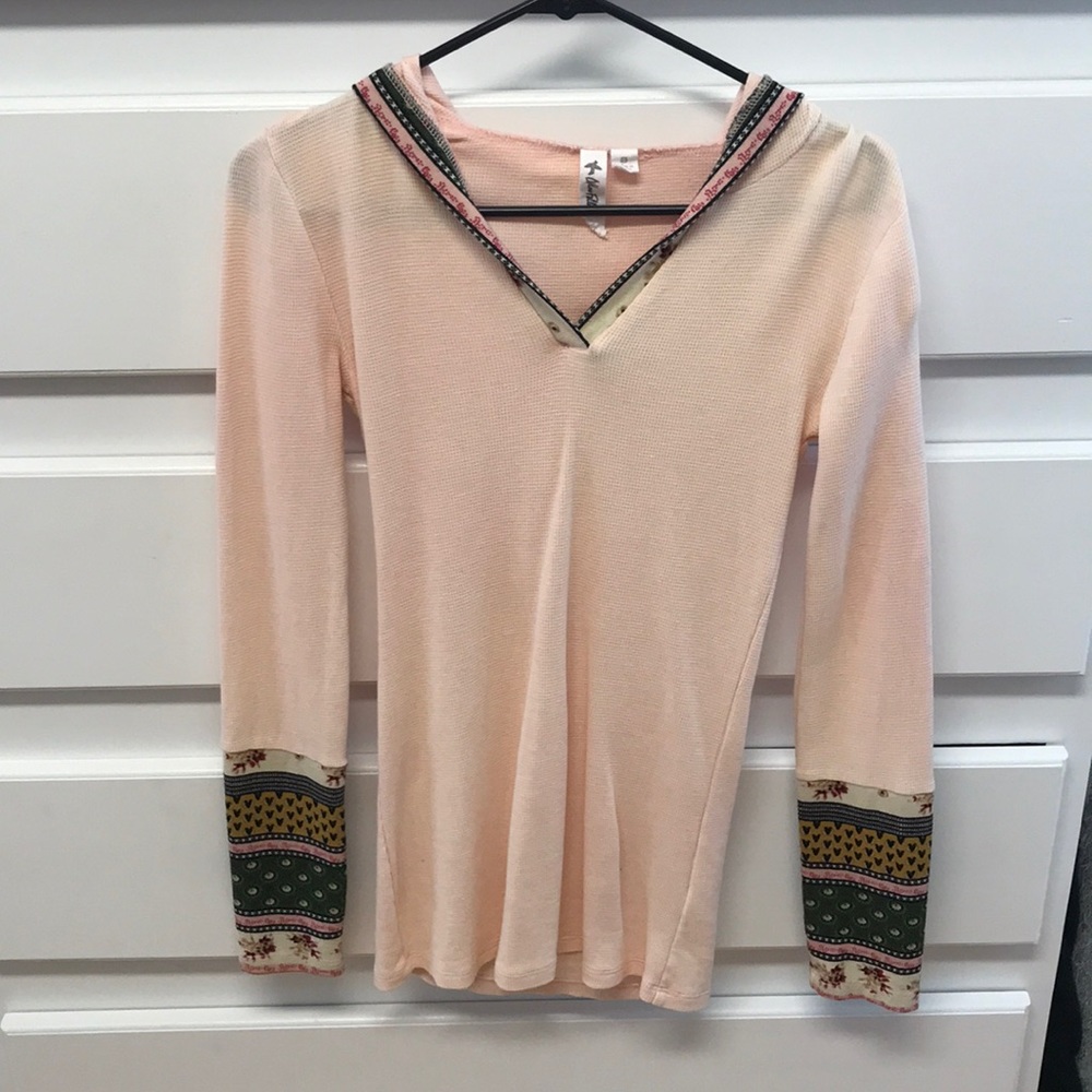 Super cute thick top with hood